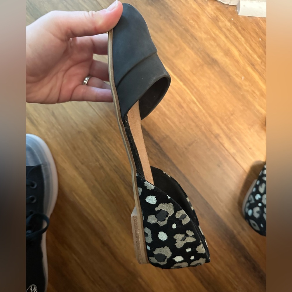 Toms Flats Leopard Size 9